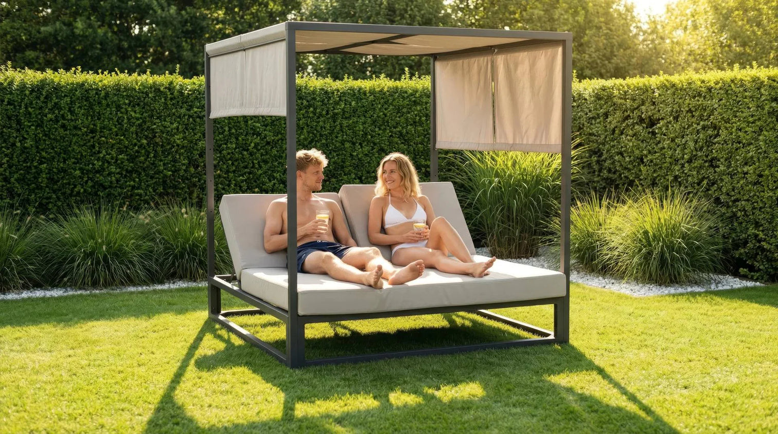 
Premium Outdoor Daybed "Ivy" for Two
