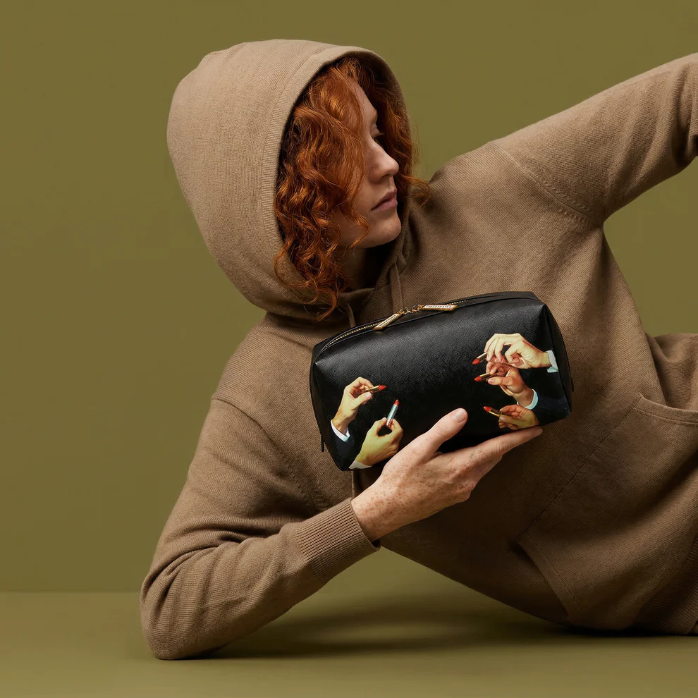
Trousse de toilette design « Toiletpaper Lipstick »