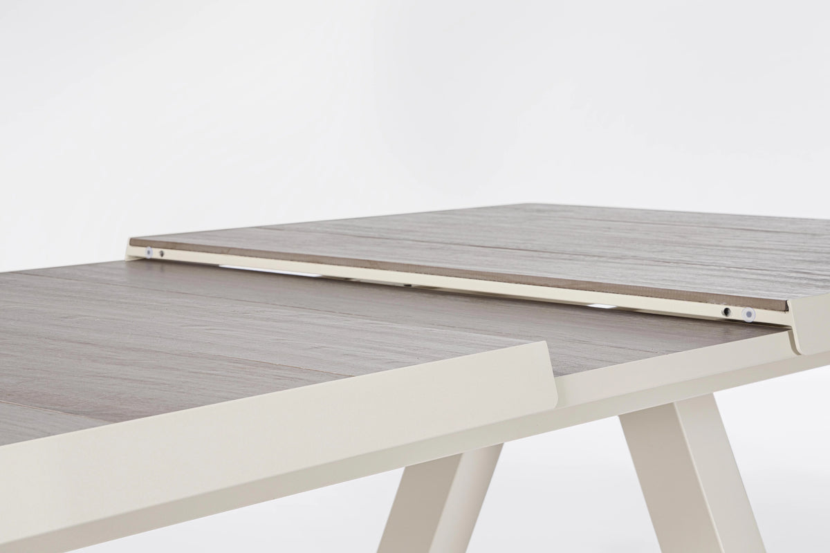 
Hochwertiger, ausziehbarer Outdoor Keramik Esstisch „Krion“, verschiedene Grössen - 163-203 x 93 cm / Rahmen: Hellbeige, Tischplatte: Greige