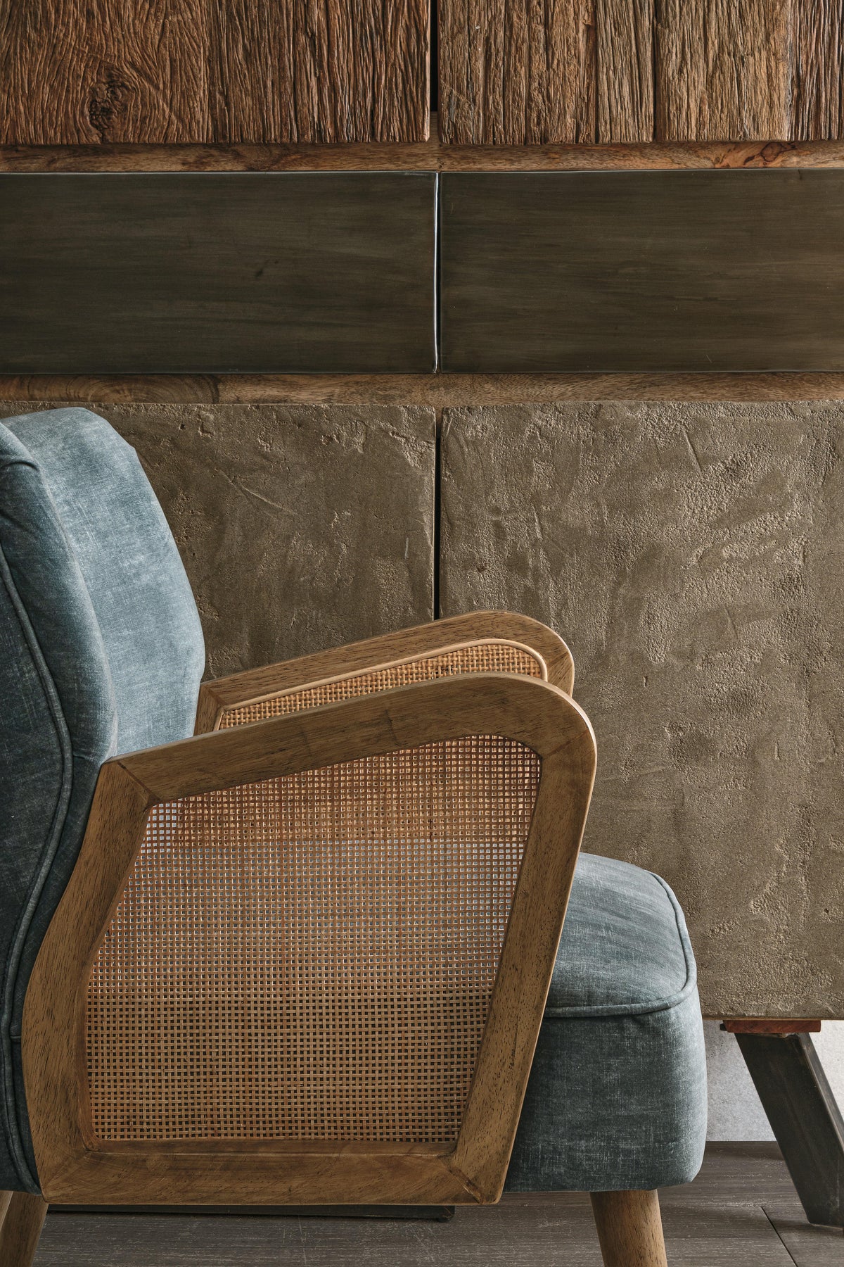 
Poltrona di design rétro massiccia «Virna» - Verde scuro