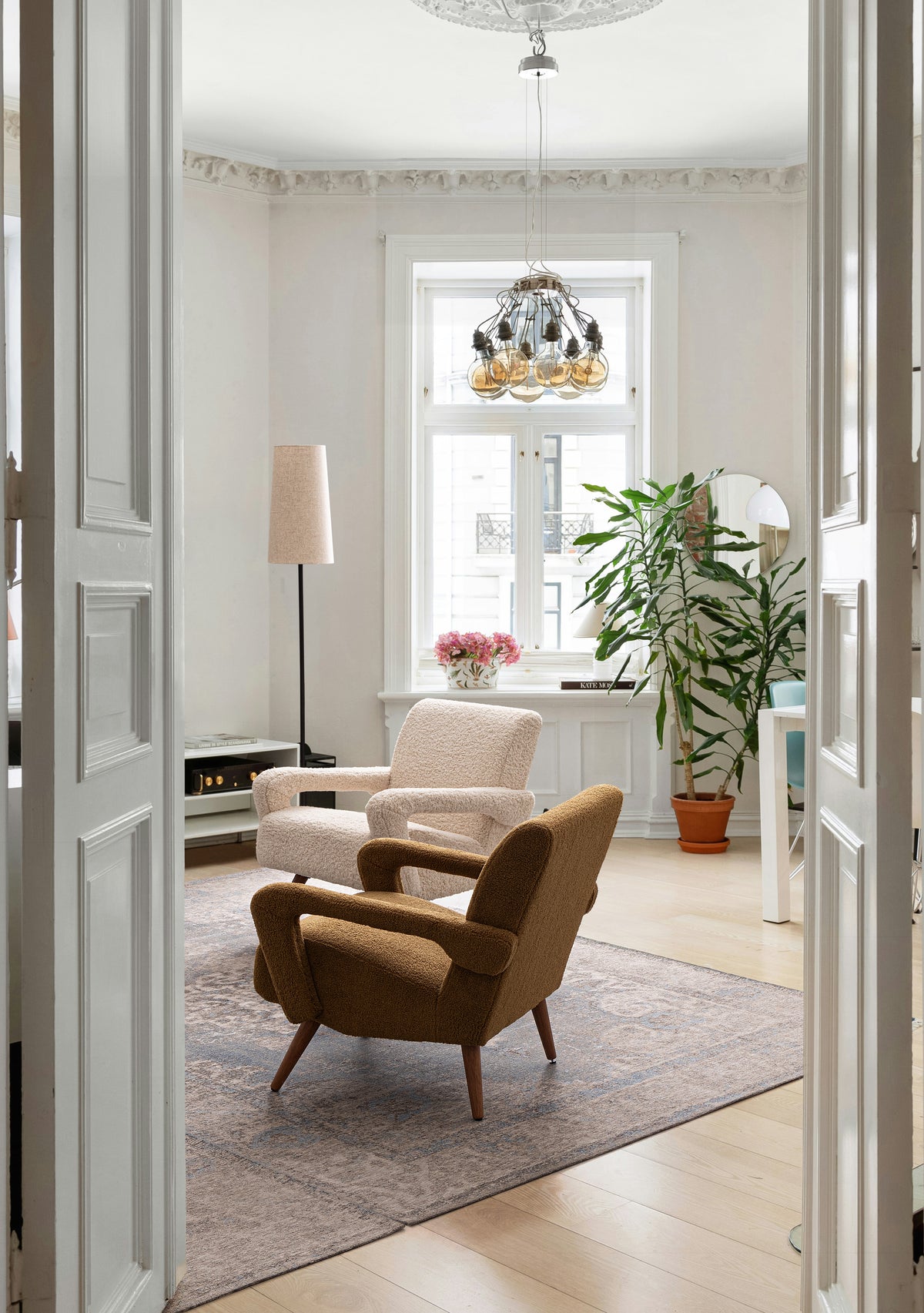 
Poltrona di design rétro massiccia «Berna» - Bouclé Verde chiaro