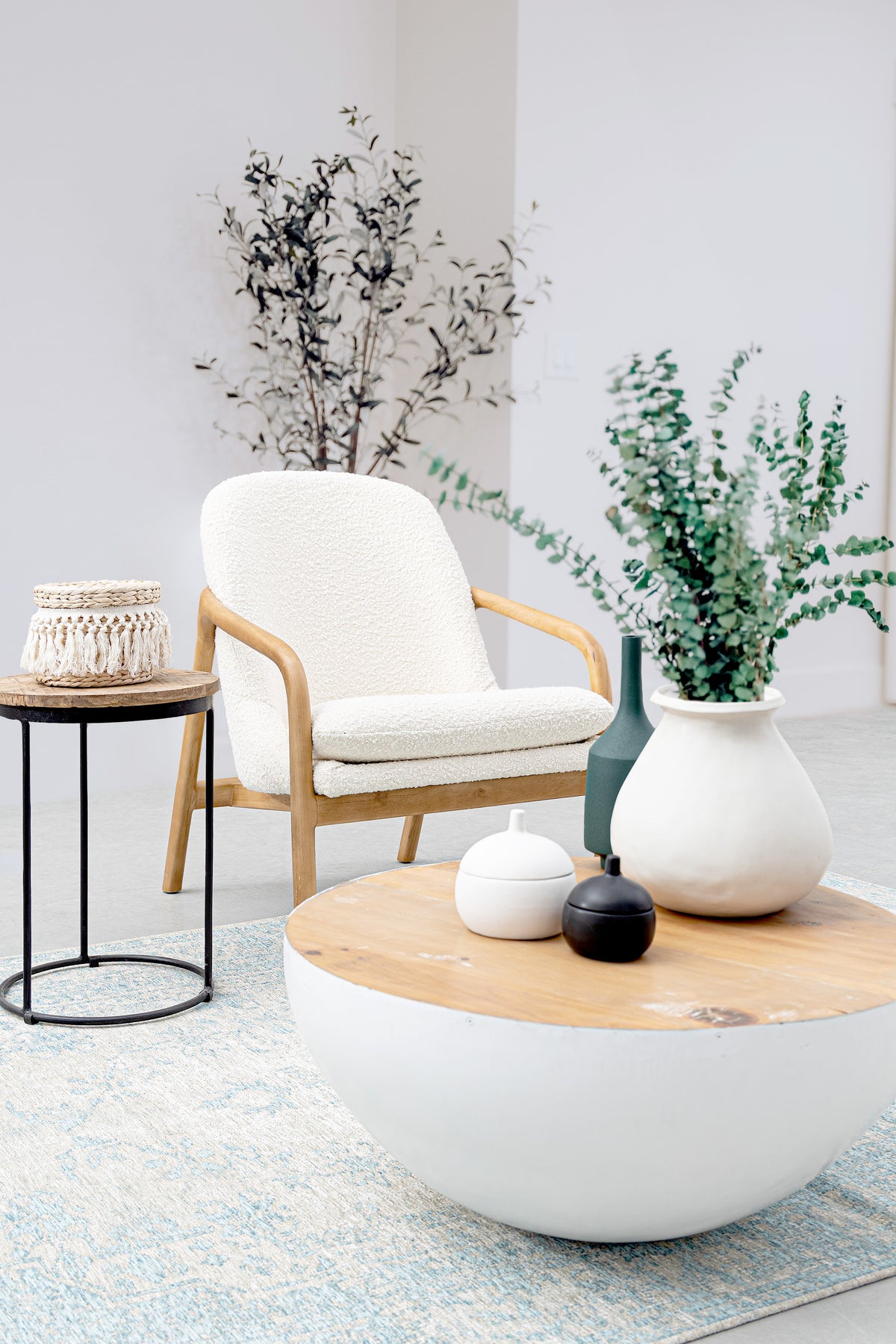 
Poltrona di design in legno massiccio «Elaide» - Bouclé Ecru