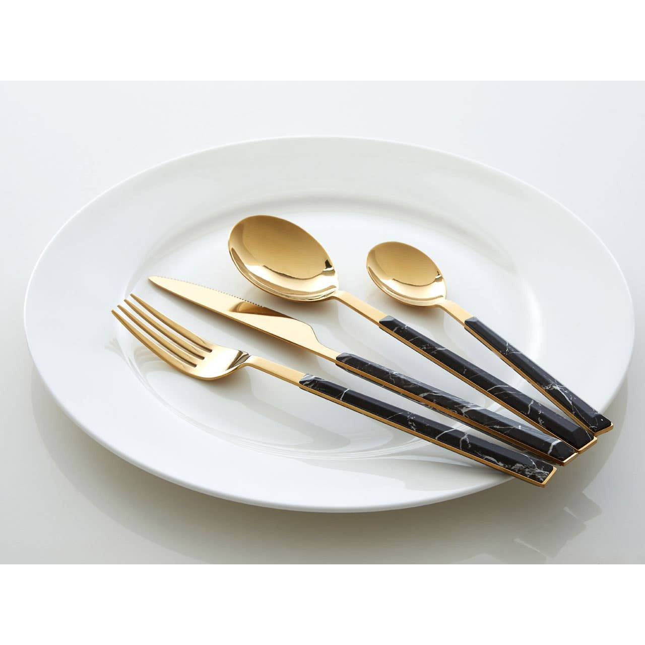 
"Avie Marble" Cutlery Set Gold / Black - 16 pieces