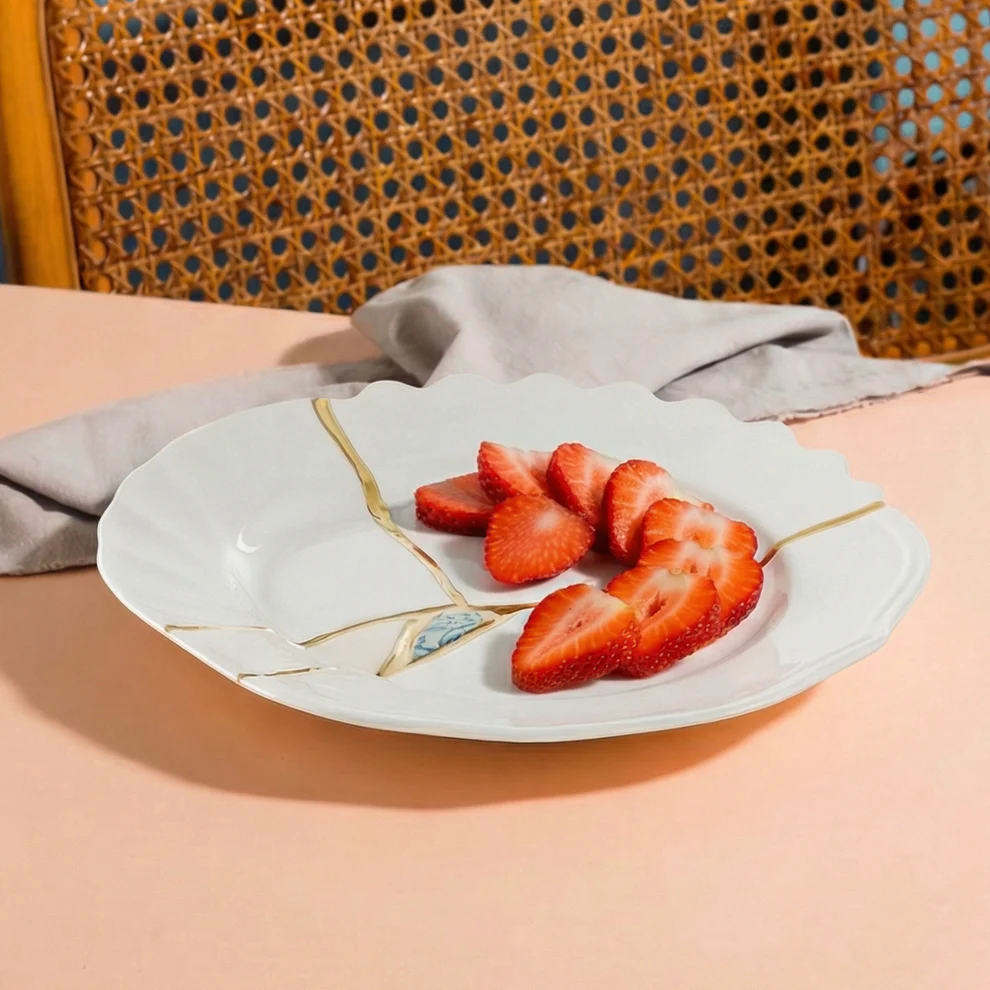 
Assiette à salade et à dessert design « Kintsugi 01 » en porcelaine décorée d'or fin