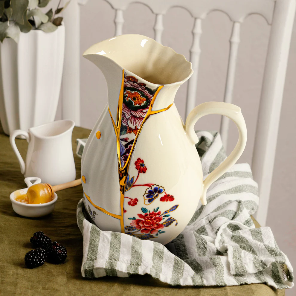
Carafe design « Kintsugi » en porcelaine ornée d'or fin