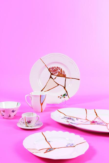 
Plat de service design « Kintsugi » en porcelaine orné d'or fin
