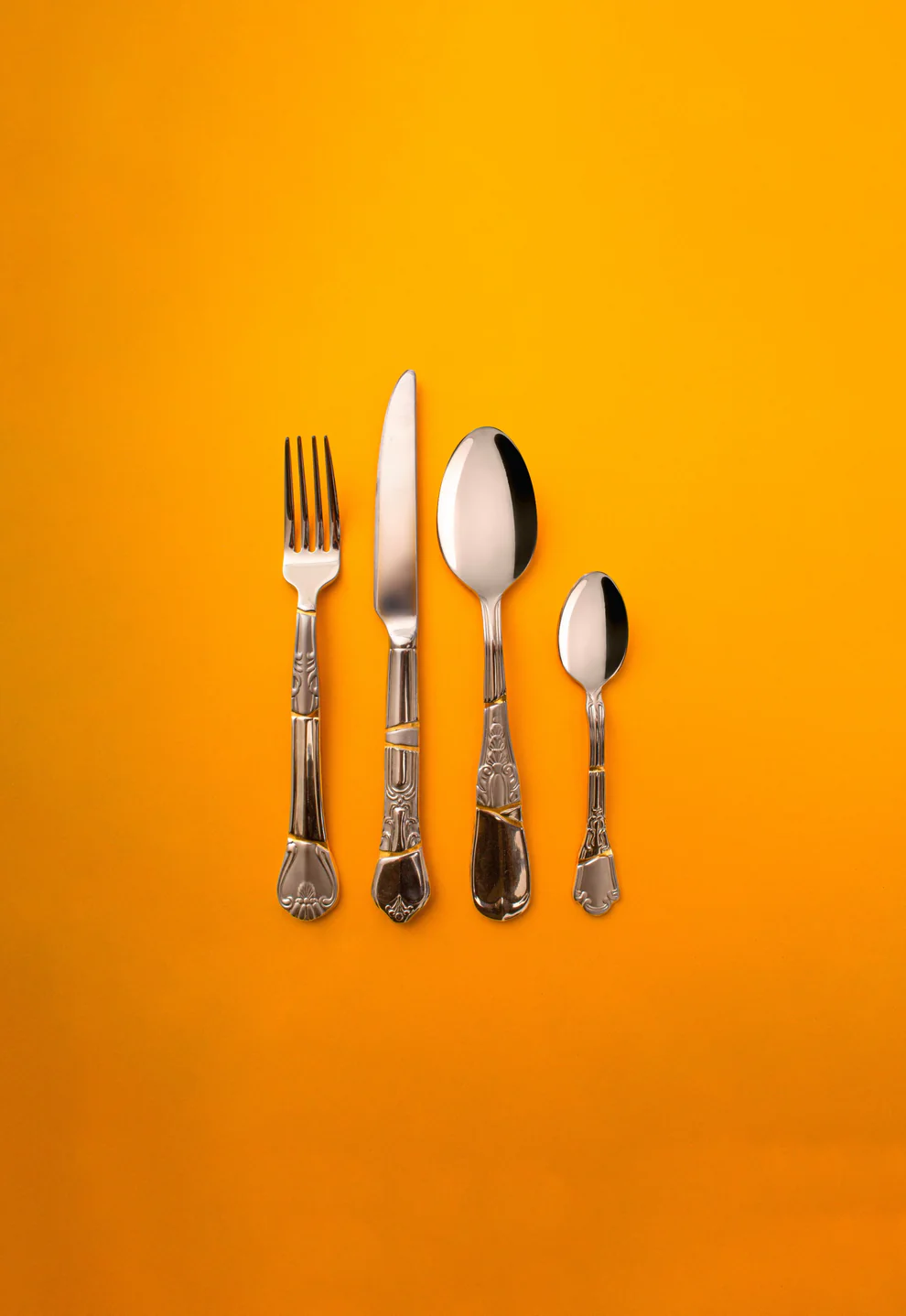 
4-piece "Kintsugi" cutlery set, adorned with fine gold