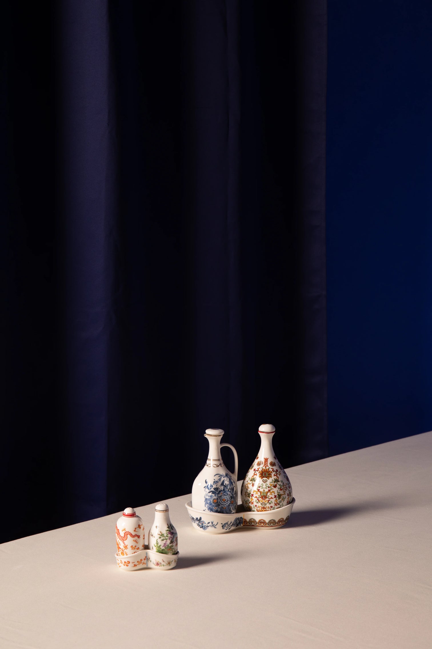 
3-piece vinegar and oil set "Hybrid Thelme" made of porcelain