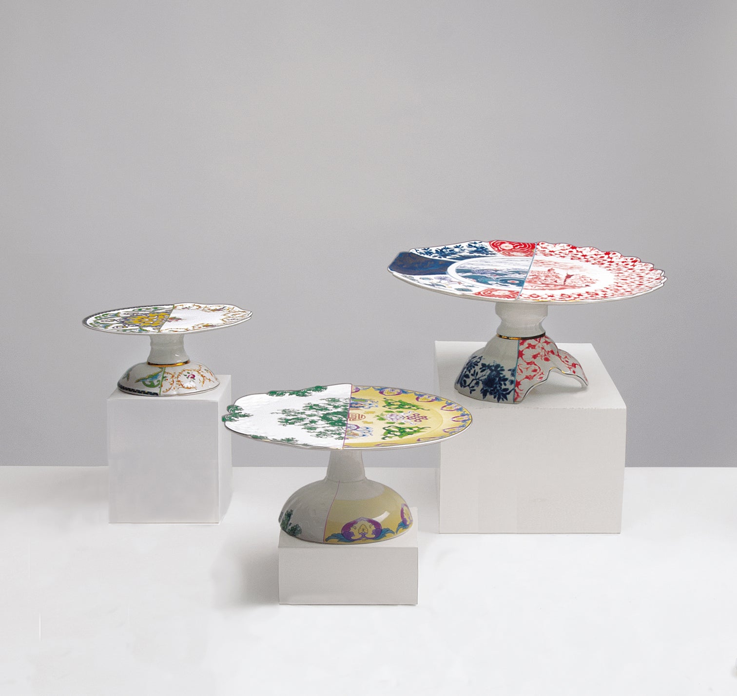 
"Hybrid Raissa" designer porcelain cake stand