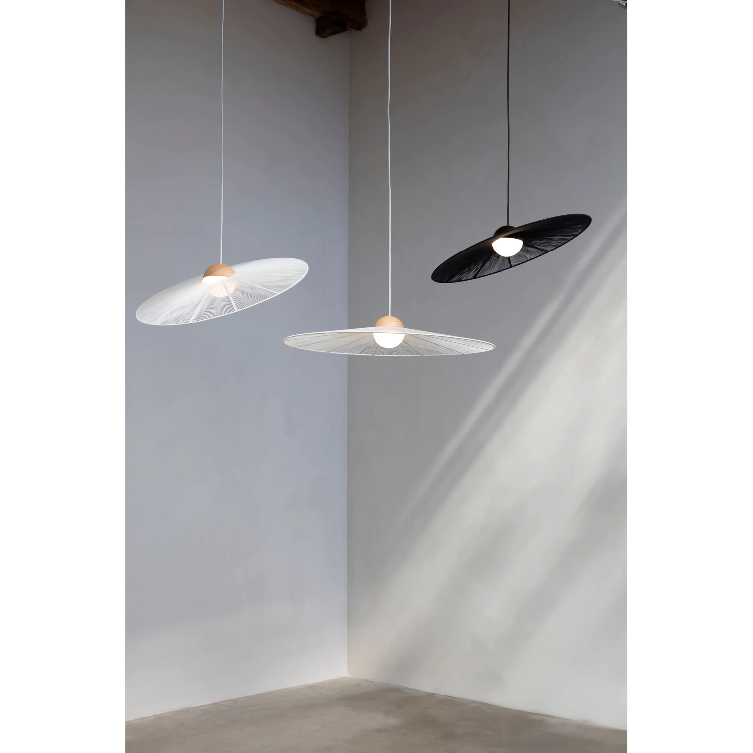 
Design Pendellampe „Belle“, verschiedene Grössen - Ø 65 cm / Schwarz