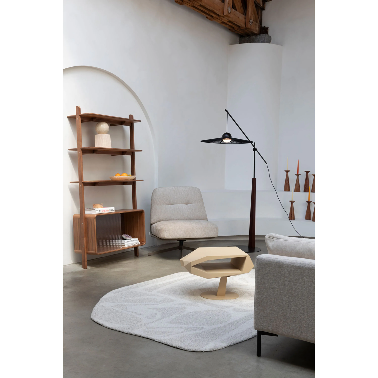 
Étagère design en bois massif « Rise » - Nussbaum