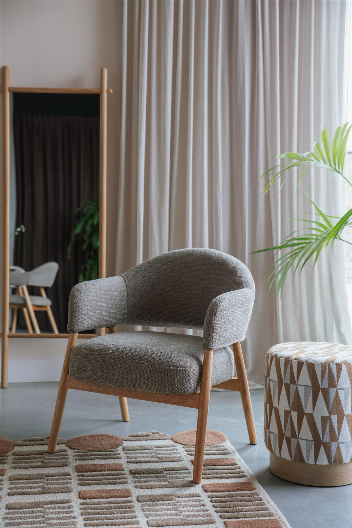 
Poltrona lounge di alta qualità e massiccia «Indy» - Struttura: Natural, Imbottitura: Taupe
