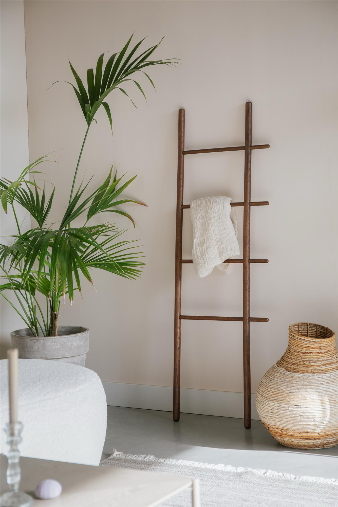 
"Jhon" Oak Design Towel Holder - Brown
