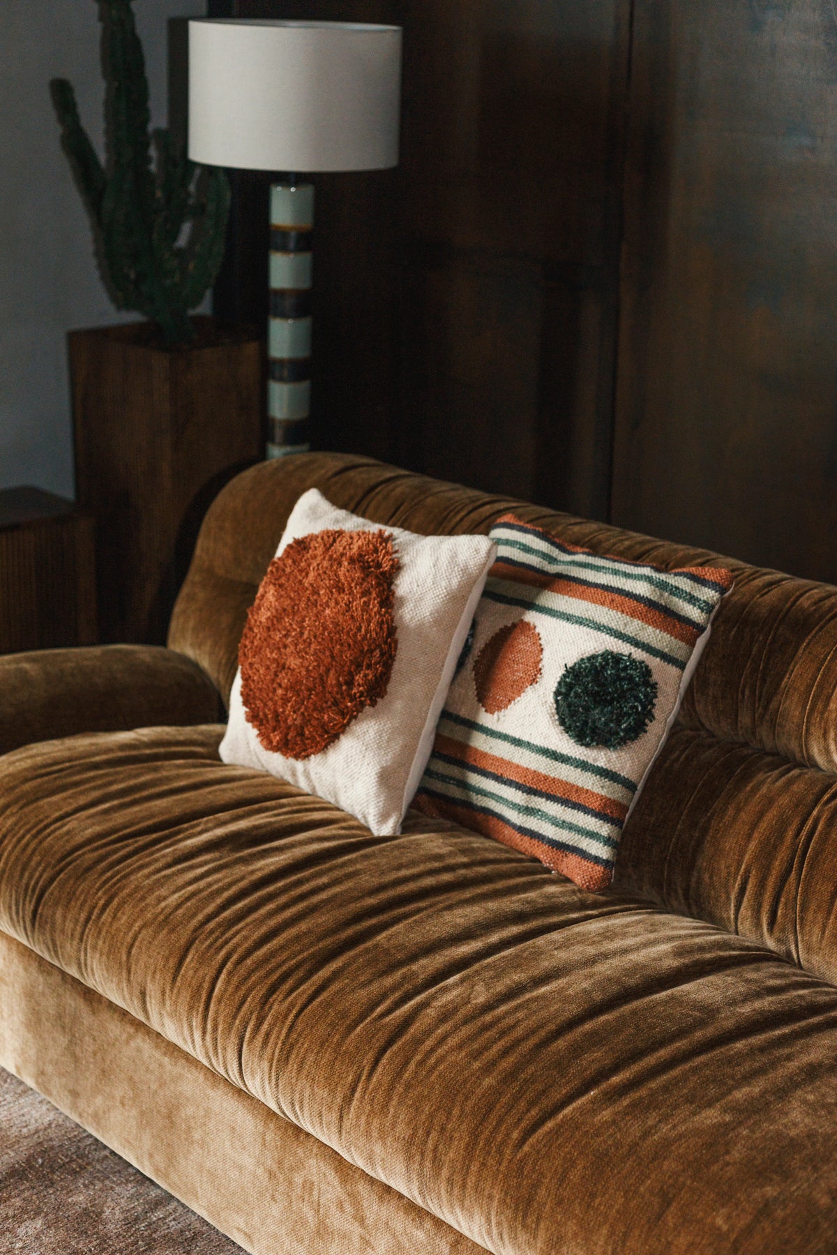 
Divano di design a 3 posti «Douglas» - Rivestimento in velluto Cognac