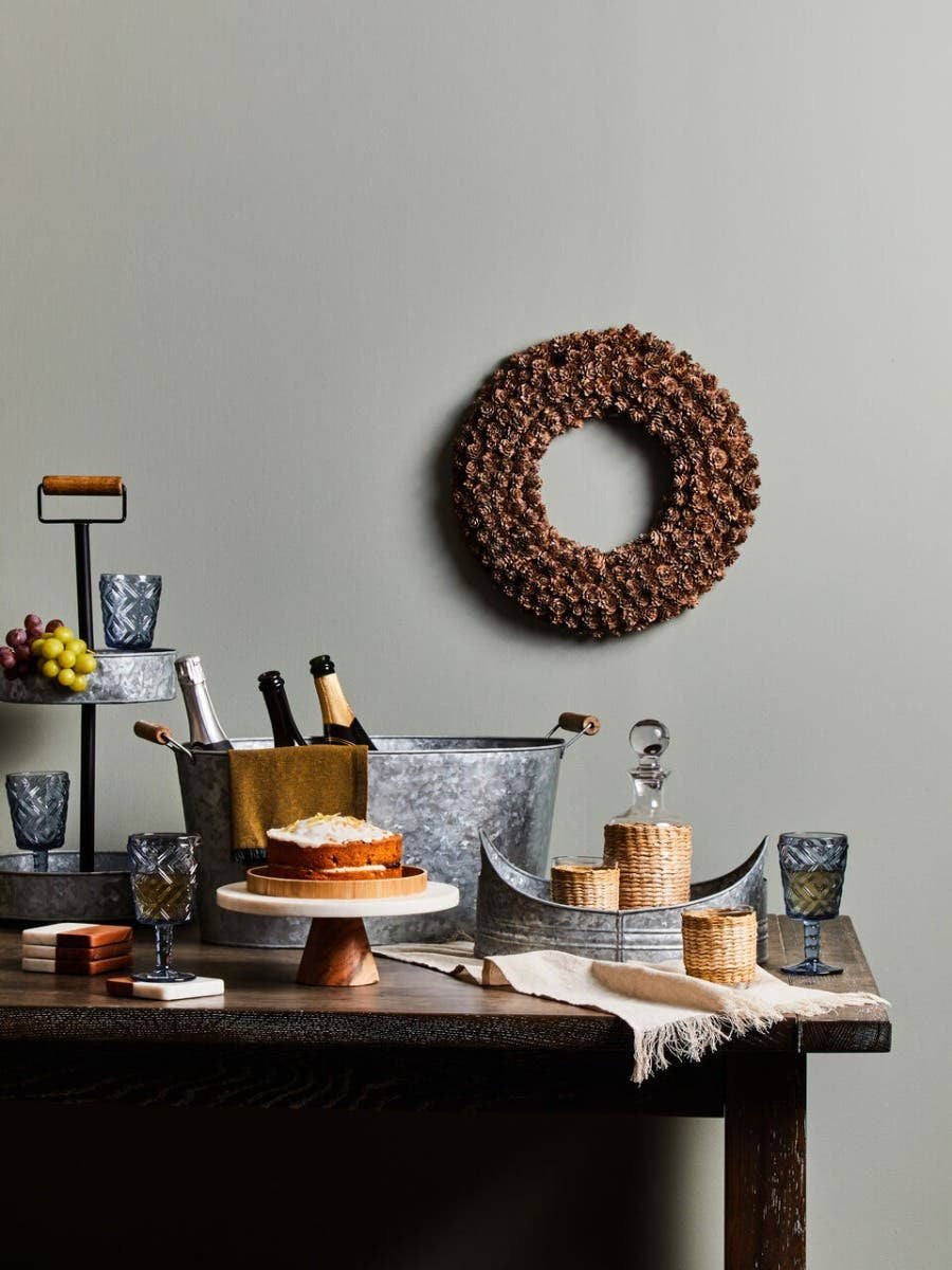 
Elegant "Monzaro" Marble Cake Stand