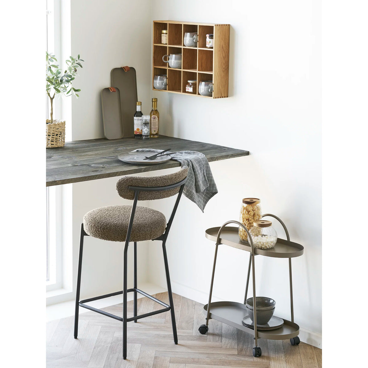 
Sedia da bar di design «Badalona» - Bouclé Marrone