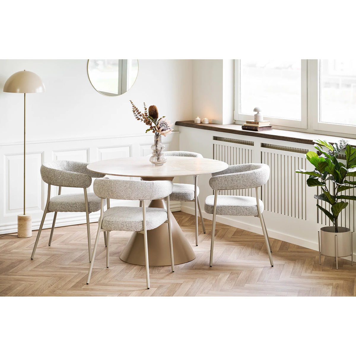 
Sedia da pranzo di design «Trivio» con braccioli - Sabbia