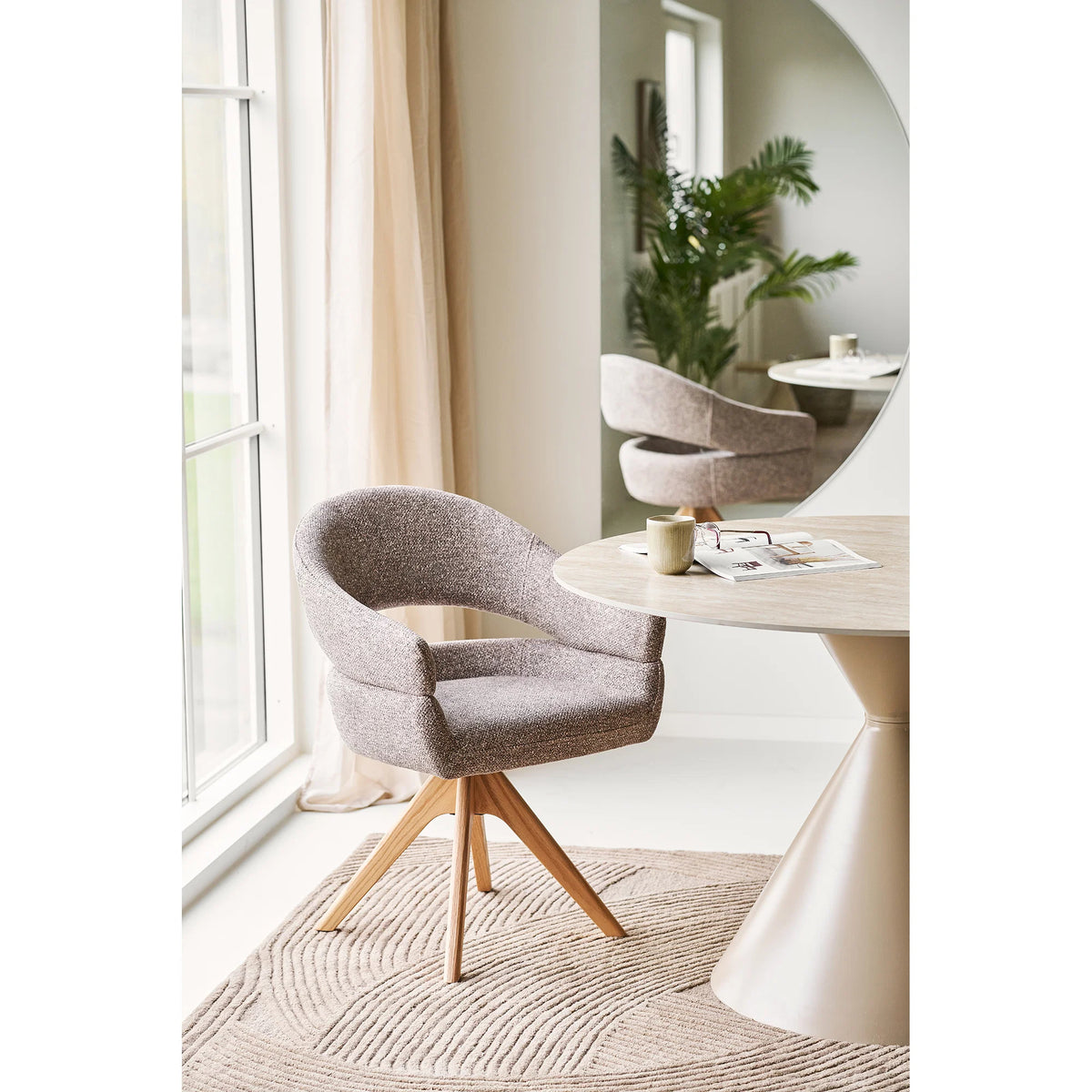 
Sedia da pranzo di design «Dover» girevole a 180° con braccioli - Rovere naturale / Beige scuro