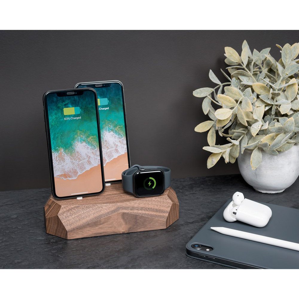 
Chargeur sans fil « Triple Doc » en noyer - 2 x Lightning