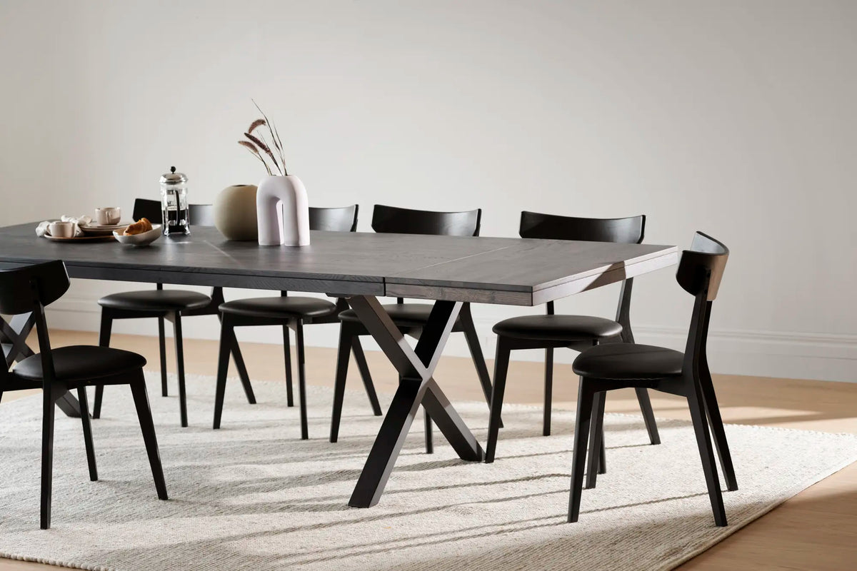 
Ausziehbarer Esstisch „Brooklyn II“ aus massiver Eiche, 220-320 x 95 cm - Dunkelbraun - Mit 2 Verlängerungsplatten, 320 x 95 cm