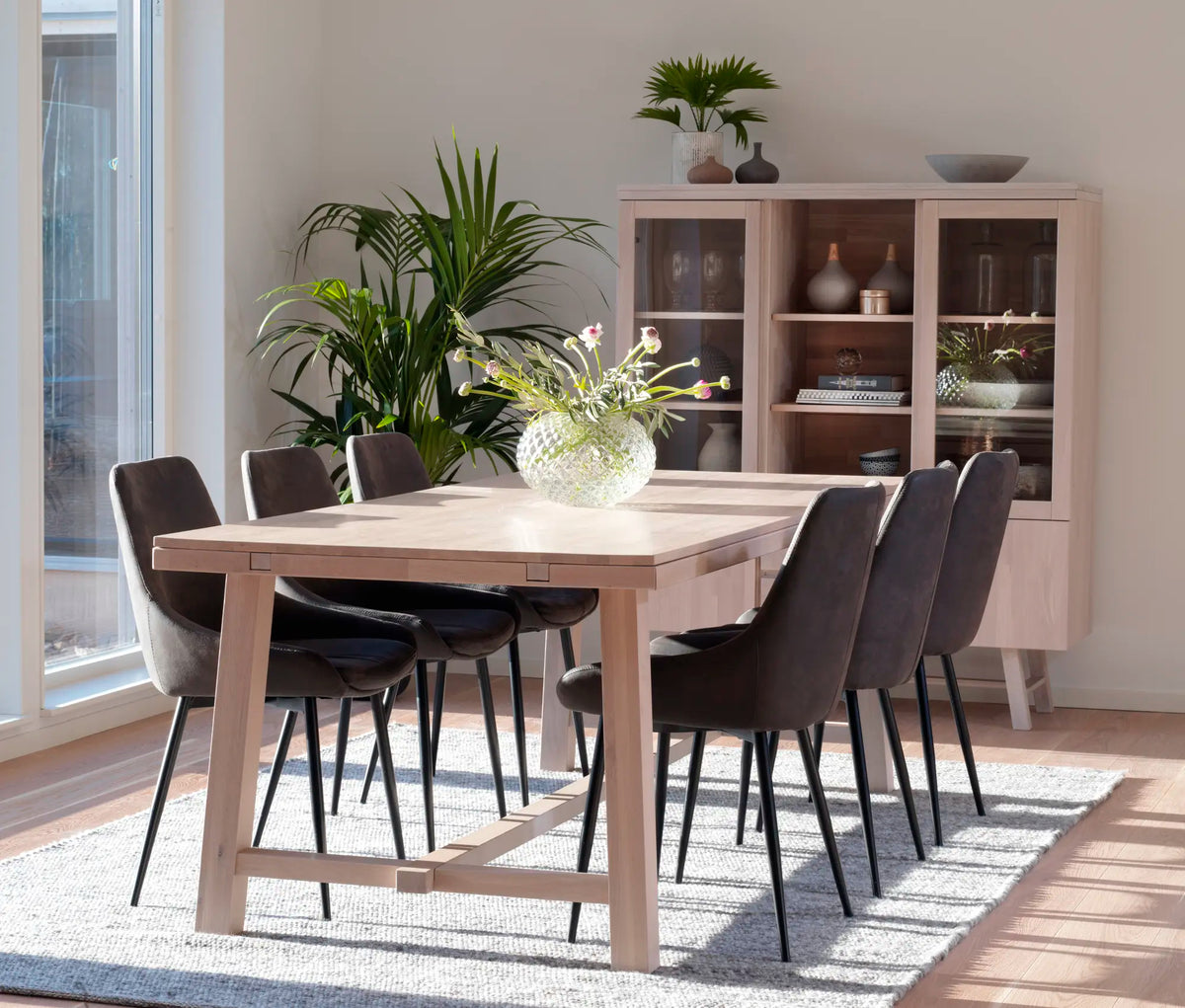 
Ausziehbarer Esstisch „Brooklyn II“ aus massiver Eiche, 220-320 x 95 cm - Eiche hell - 220 x 95 cm