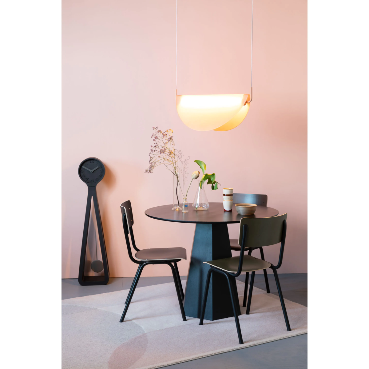 
Sedia di design di alta qualità „Back to School“ - Verde oliva opaco