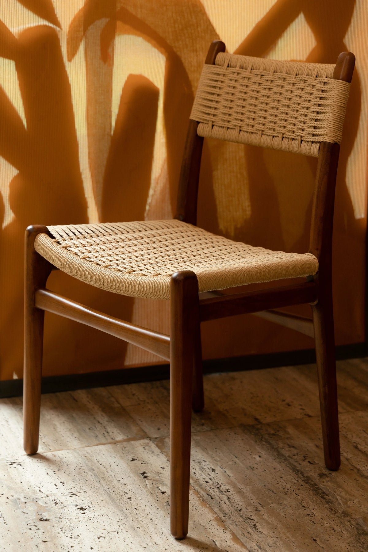 
Massivholz Design Stuhl „Cecile“ - Nussbaum