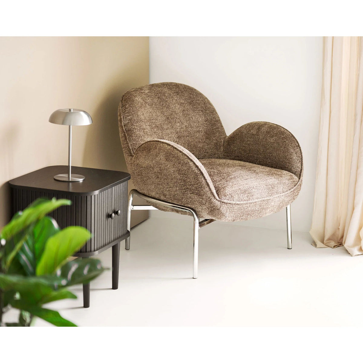 
Fauteuil lounge design « Zombo » - Pied : Argent, Assise : Marron