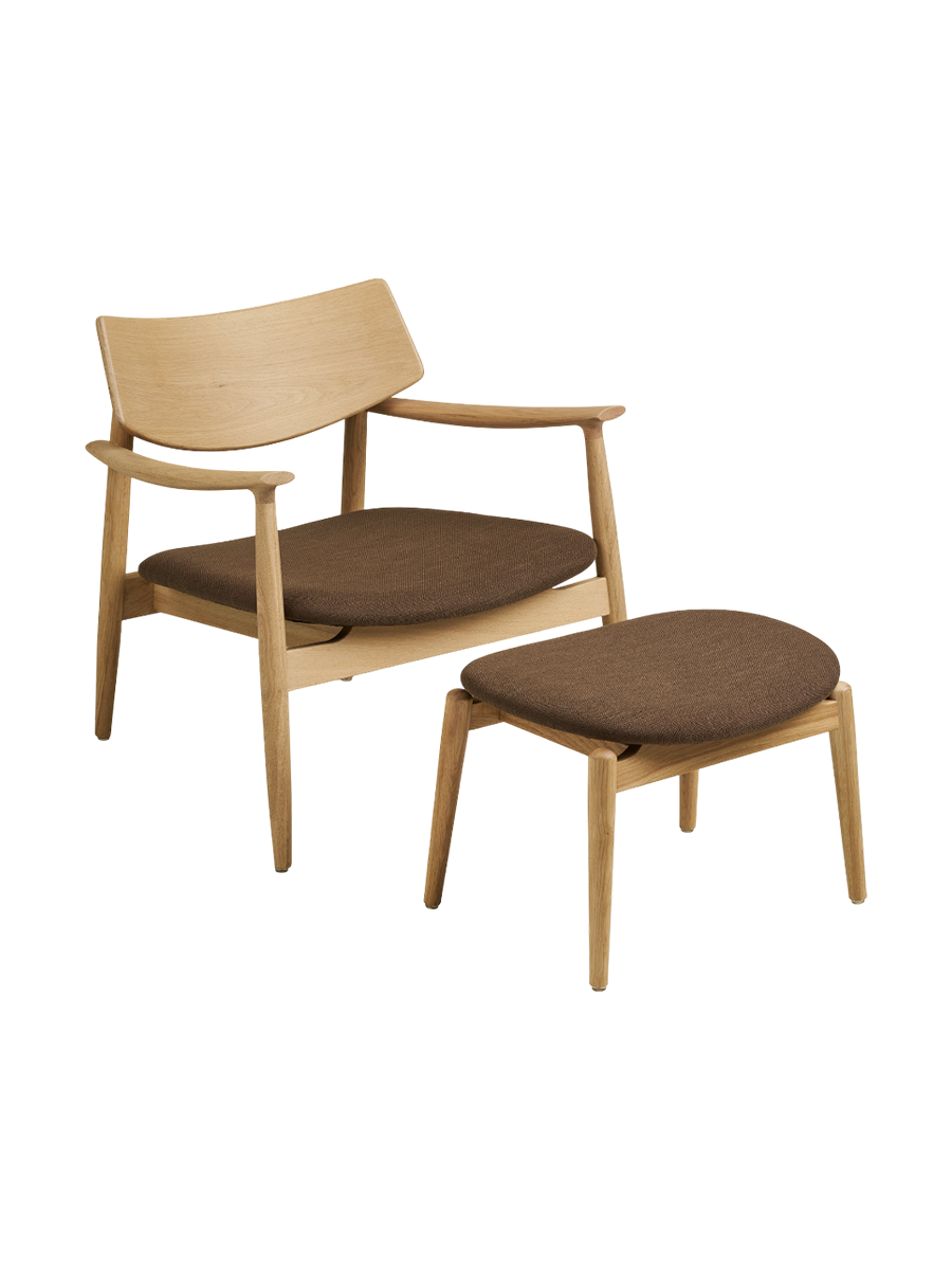 
Poltrona lounge di design in legno massello «Olvera», inclusa pedana poggiapiedi