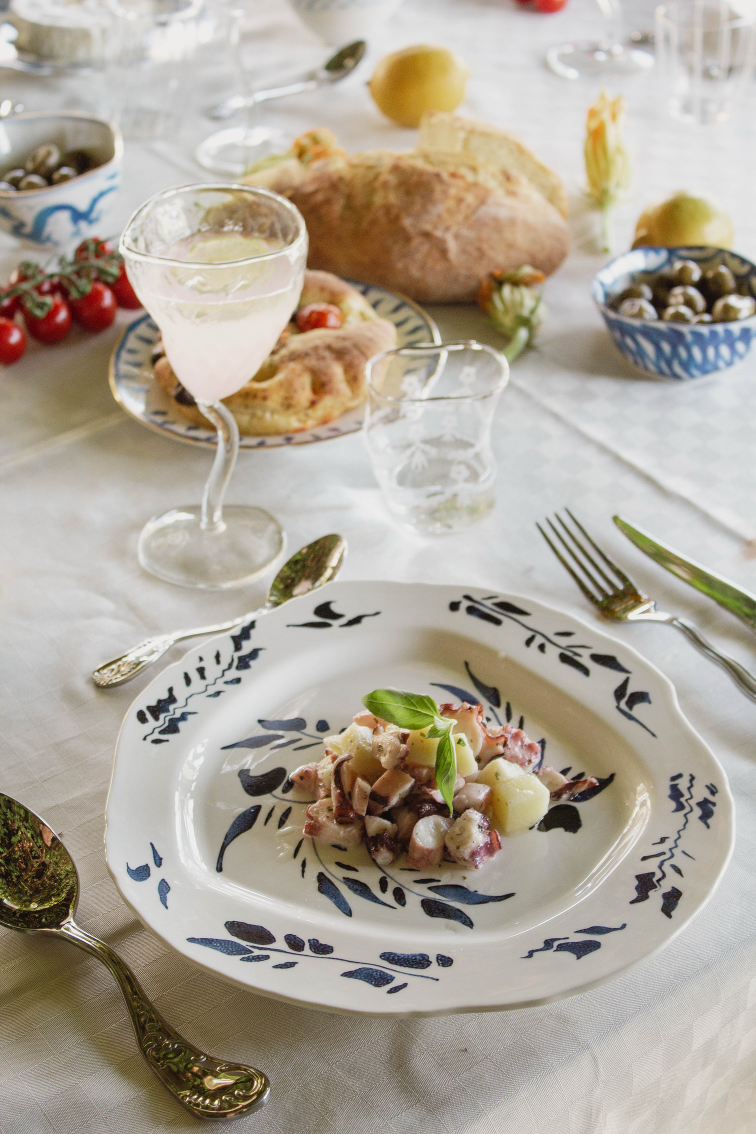
Porcelain dinner plate "English Delft"