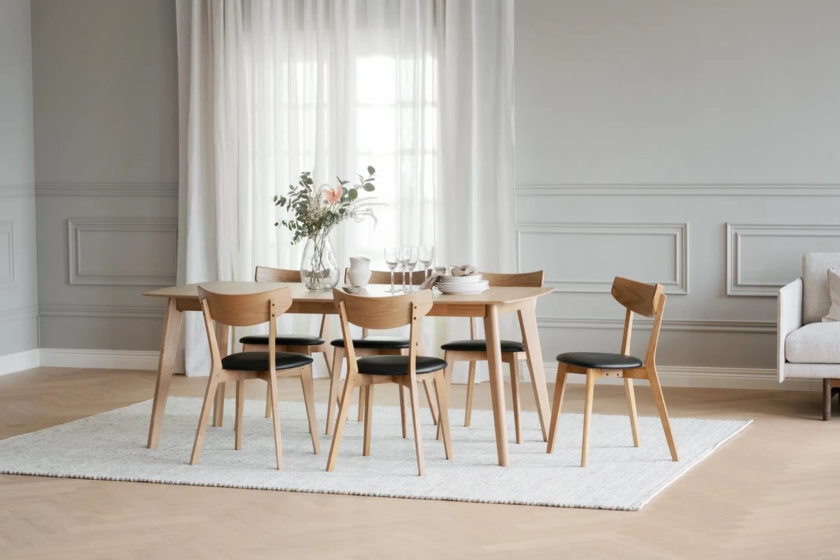 
Sedia di alta qualità in legno massiccio “Amy” - Rovere Naturale/ Ecopelle Nera
