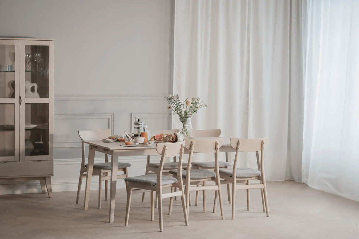 
Ausziehbarer Esstisch „Filippa“ aus massiver Eiche, 180-280 x 90 cm - Eiche hell - 180 x 90 cm