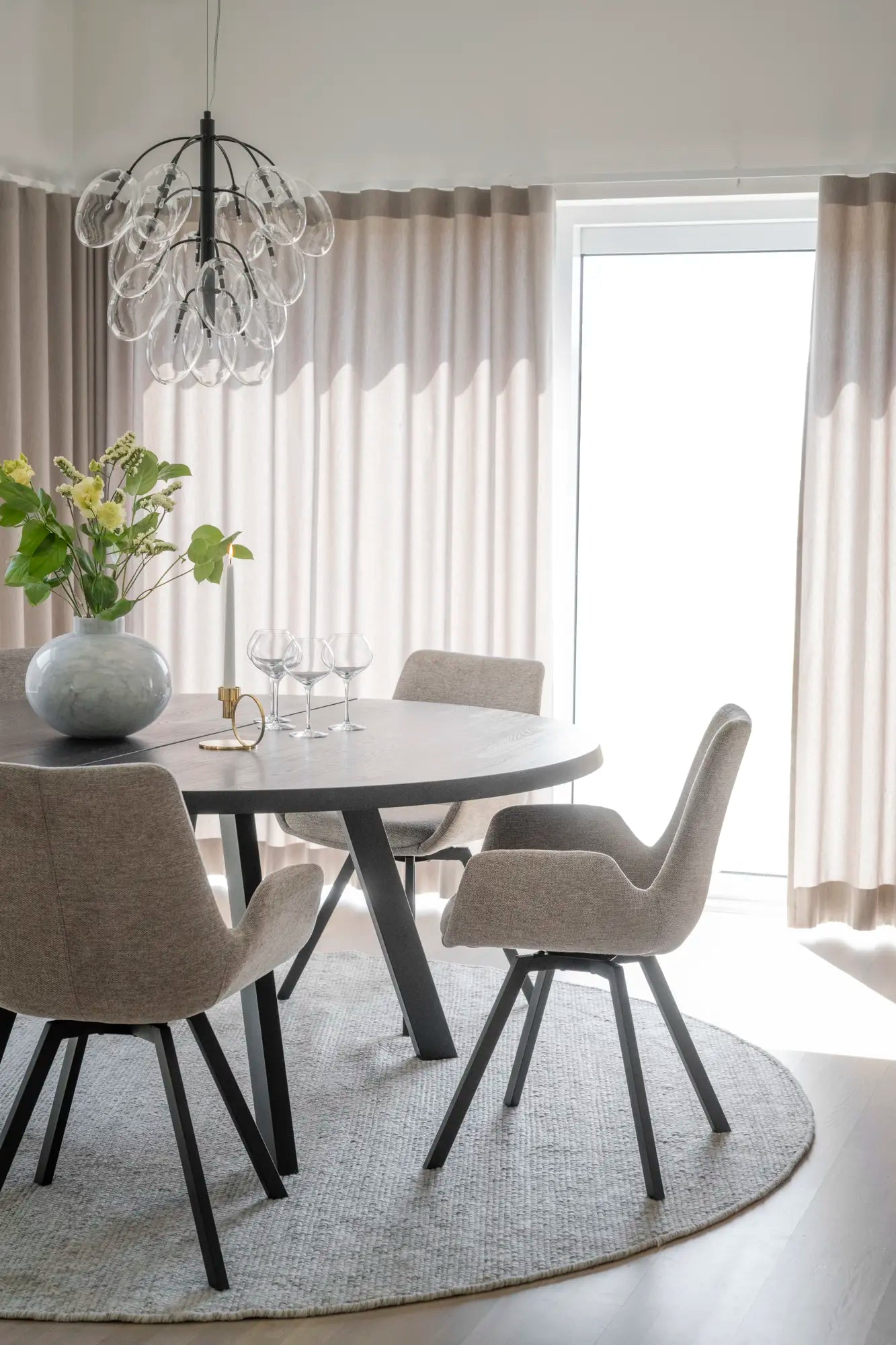 
Solid wood round dining table "Fred" Ø 160 cm - Black Ash