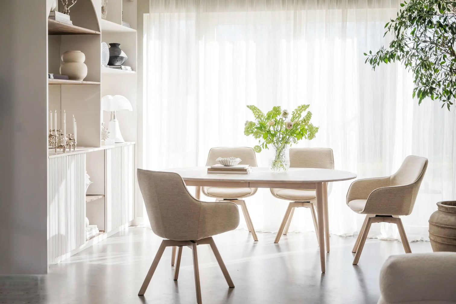 
360° Swivel Designer Armchair "Alison" with Solid Wood Base - Light Oak / Light Beige