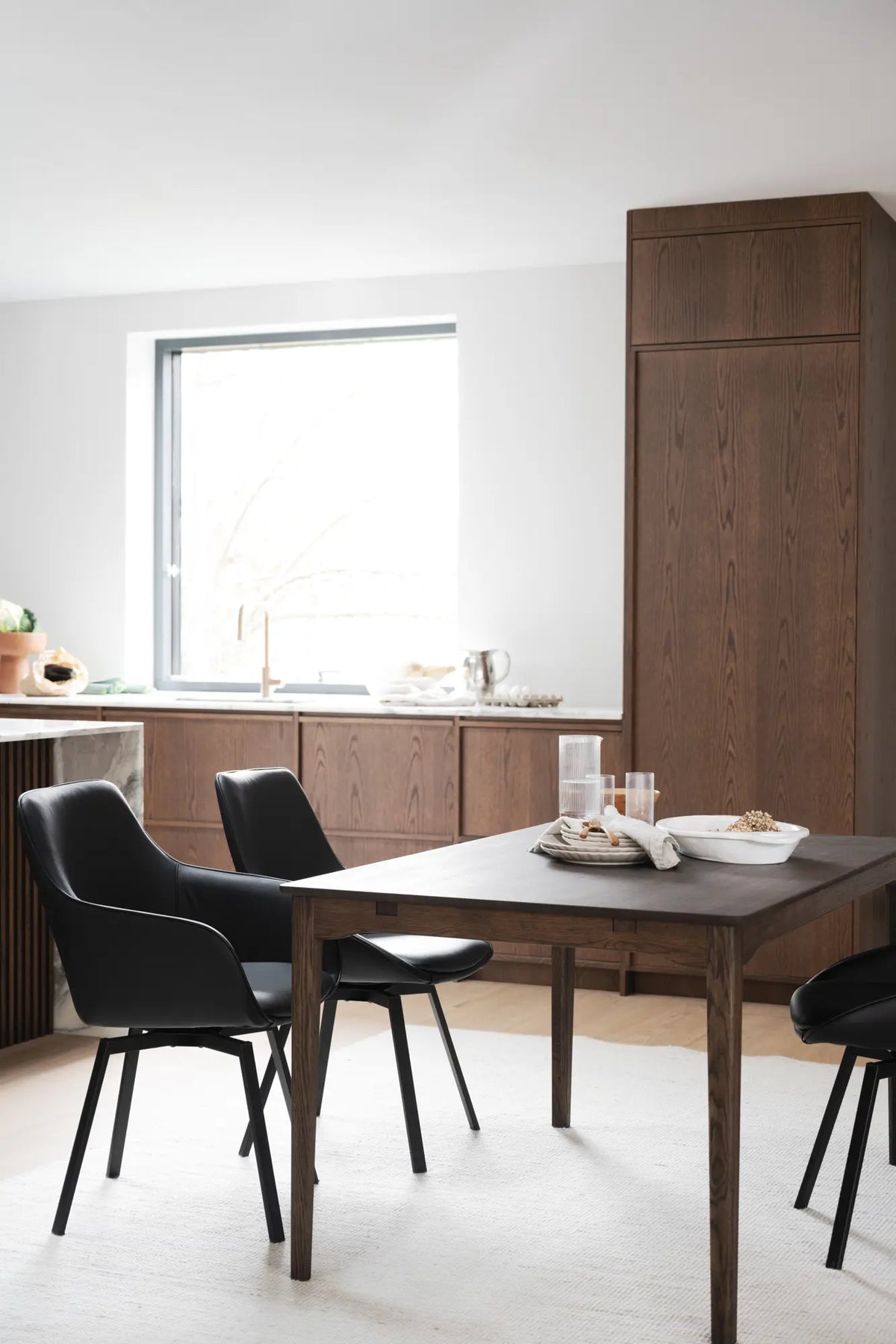 
Fauteuil design en cuir véritable pivotant à 360° « Alison » - Noir