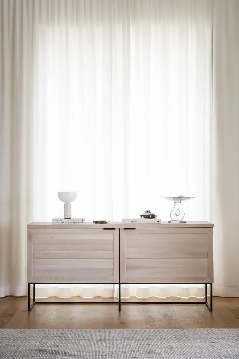 
Madia di design “Everett” in rovere massiccio - Naturale