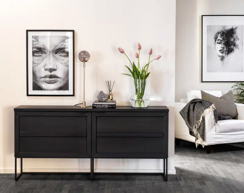 
Madia di design “Everett” in rovere massiccio - Nero