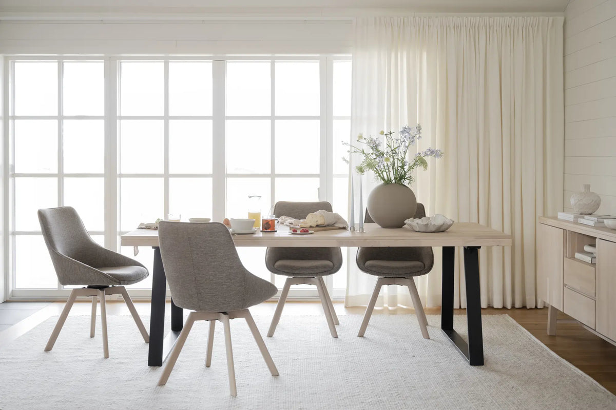 
Ausziehbarer Esstisch „Brooklyn“ aus massiver Eiche, 220-320 x 95 cm - Eiche hell - 220 x 95 cm
