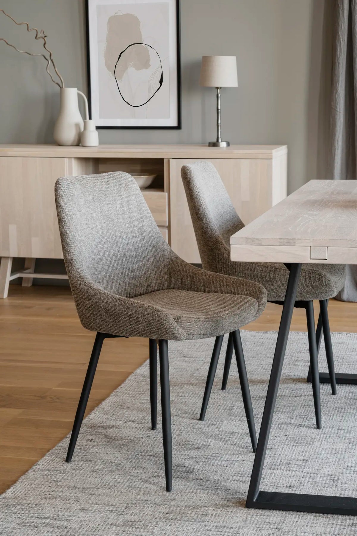 
Ausziehbarer Esstisch „Brooklyn“ aus massiver Eiche, 220-320 x 95 cm - Eiche hell - Mit 2 Verlängerungsplatten, 320 x 95 cm