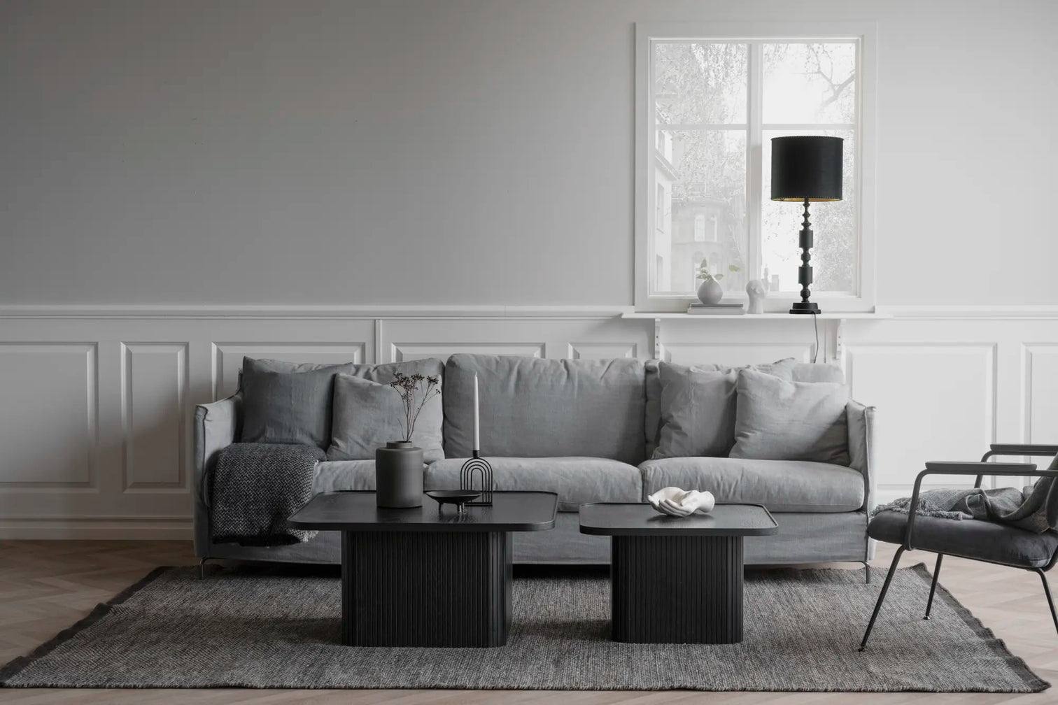 
Stylish coffee table "Sulliva" 80 x 80 cm - Black Oak