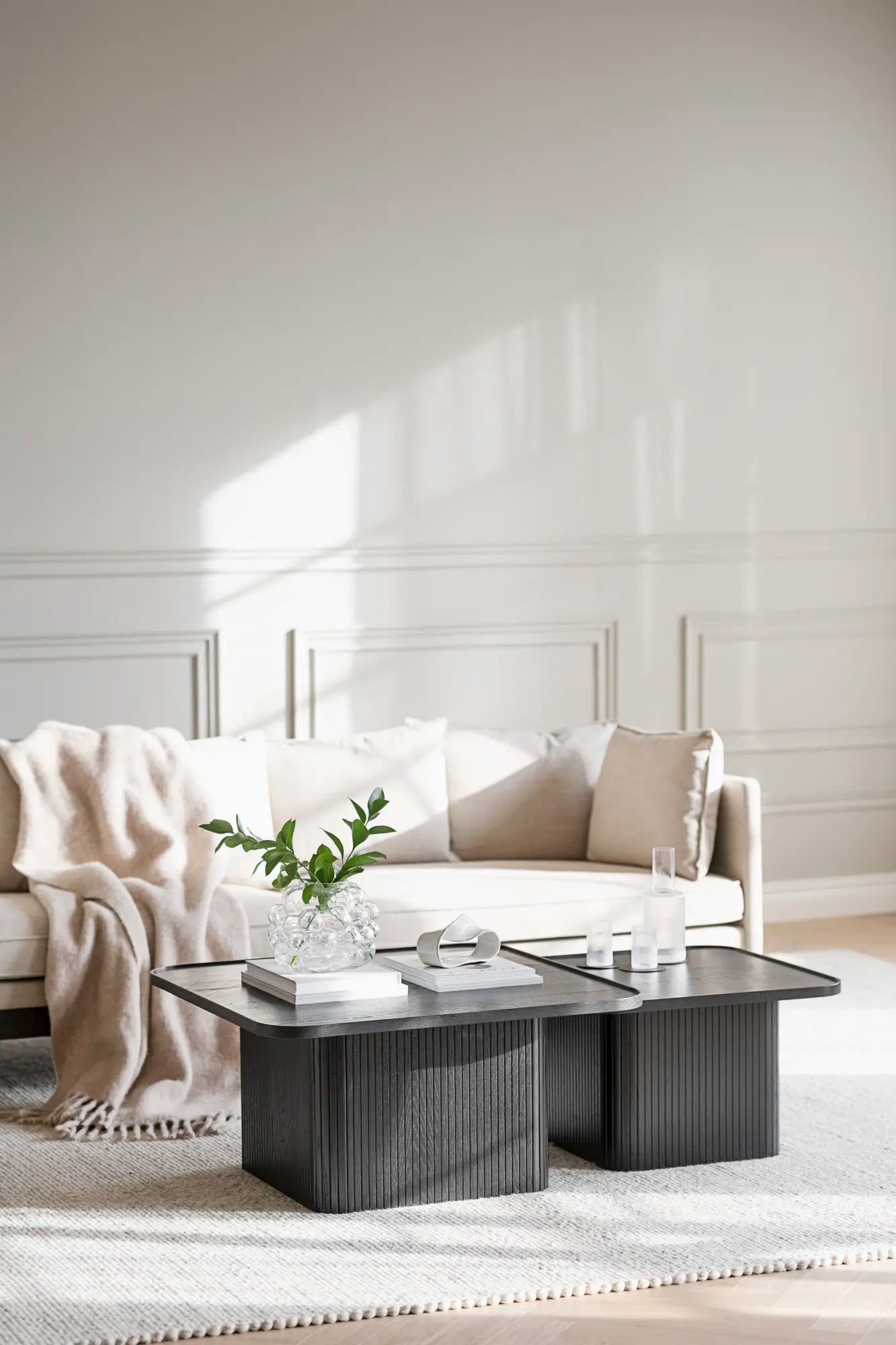 
Stylish coffee table "Sulliva" 80 x 80 cm - Black Oak