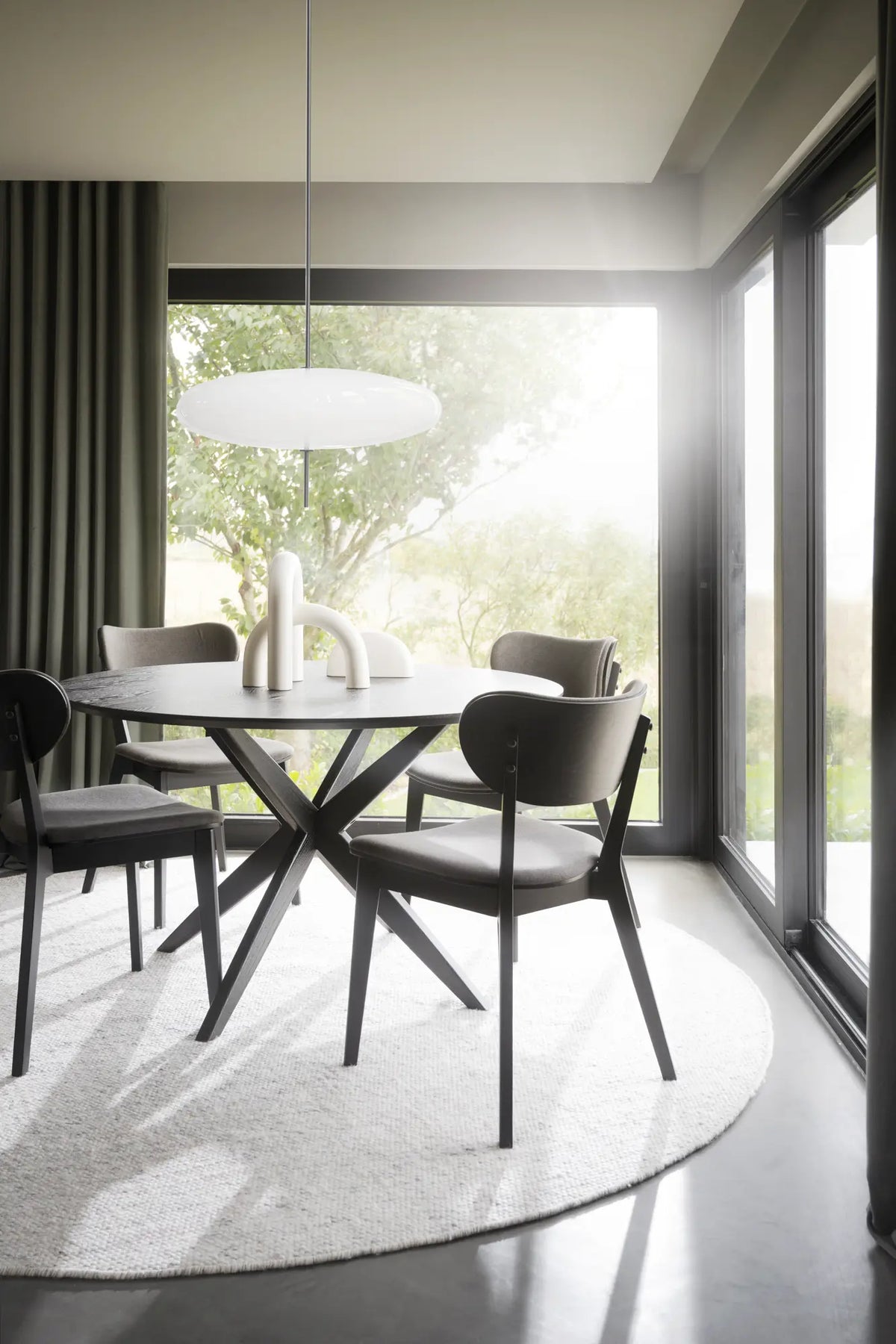 
Tavolo da pranzo rotondo “Calverton” Ø 120 cm - Rovere Nero
