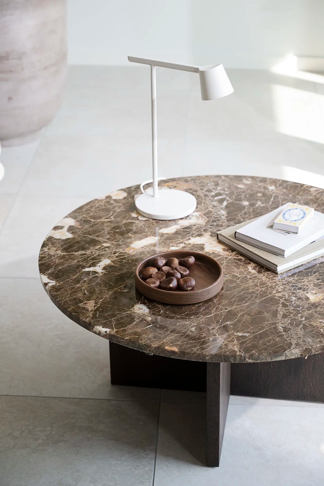 
High-quality, round marble coffee table "Brooksville" Ø 90 cm - Light oak / Emperador marble