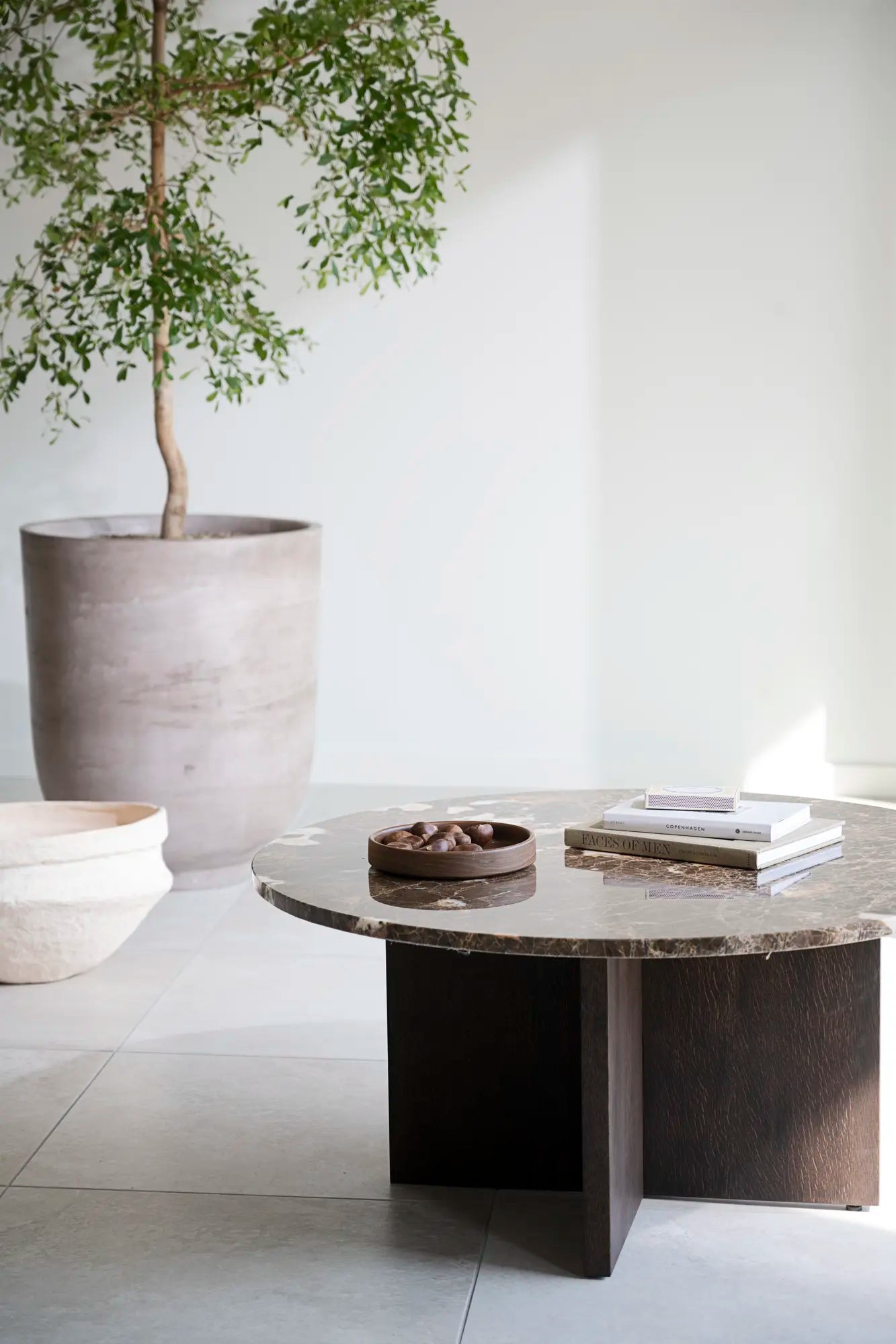 
High-quality, round marble coffee table "Brooksville" Ø 90 cm - Oak Brown / Emperador Marble