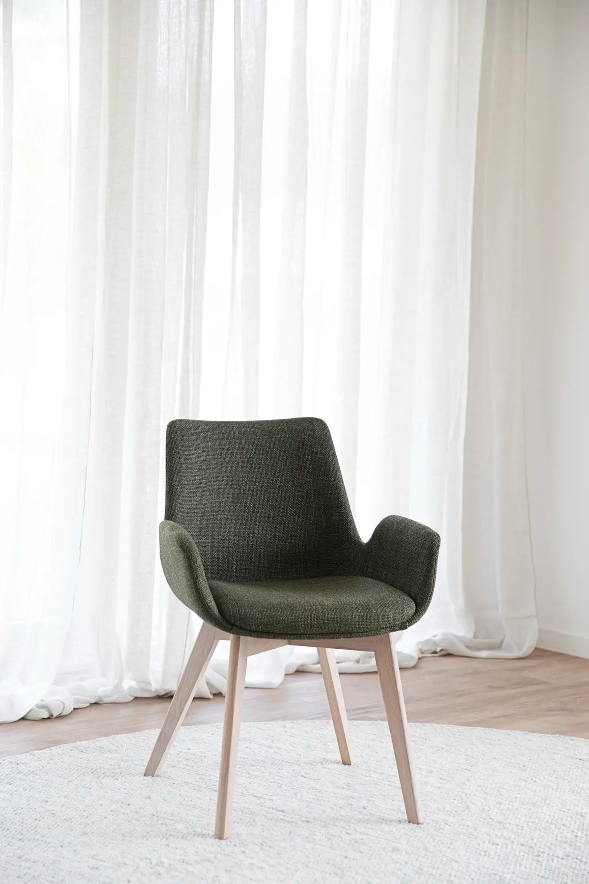 
Sedia con braccioli di design in legno massello «Drimsdale» - Verde / rovere chiaro