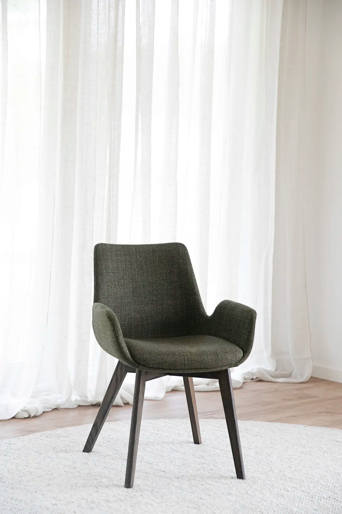 
Sedia con braccioli di design in legno massello «Drimsdale» - Verde / quercia marrone scuro