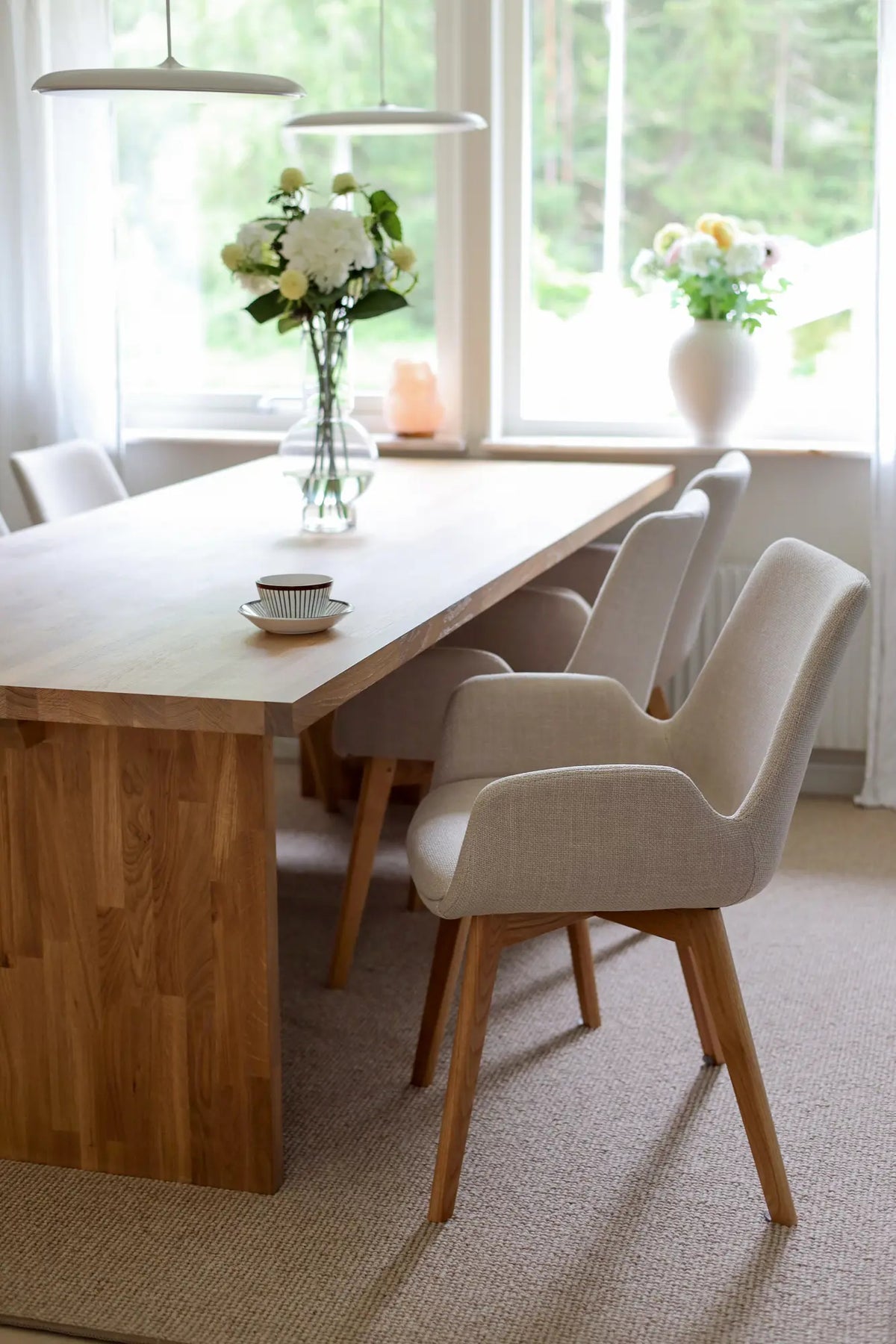
Sedia con braccioli di design in legno massello «Drimsdale» - Beige / Rovere Natural
