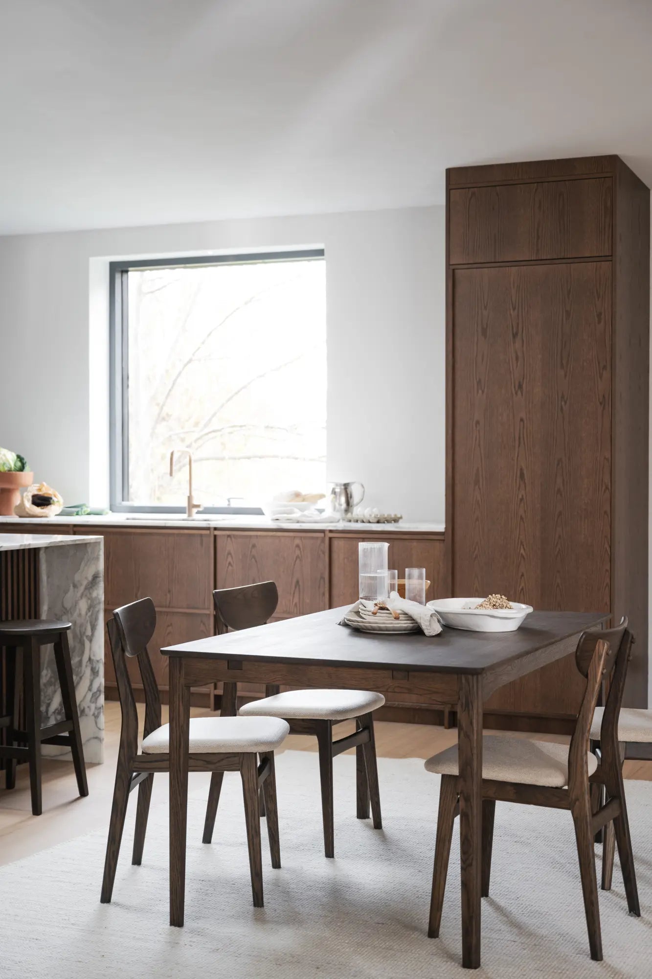 
Extendable Solid Wood Dining Table "Markham", 140-230 x 90 cm - Dark Brown Oak - With two extension leaves, 230 x 90 cm