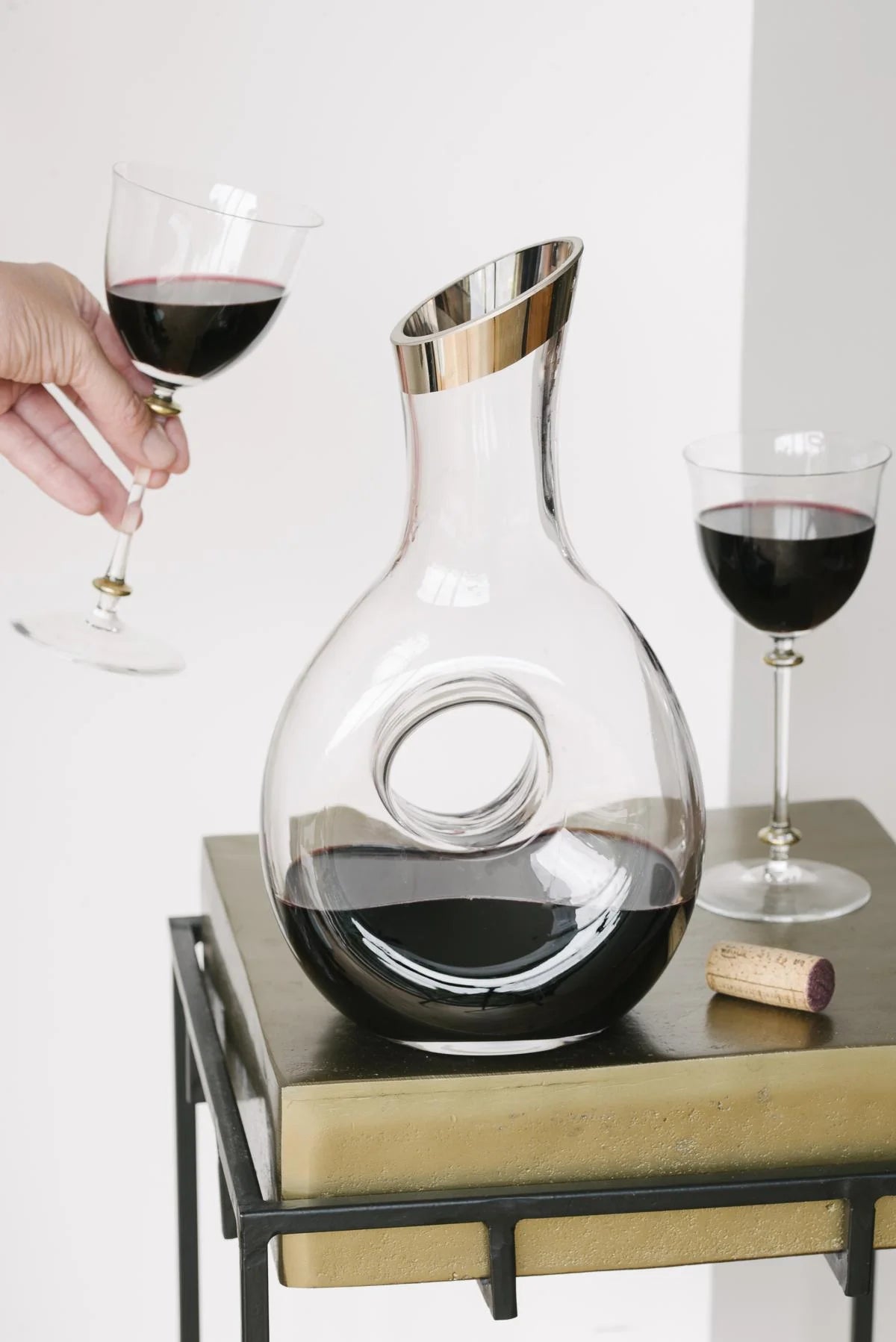 
Hand-blown "Gordon" Decanter - Crystal Glass with Platinum Rim, 1.2 Liters