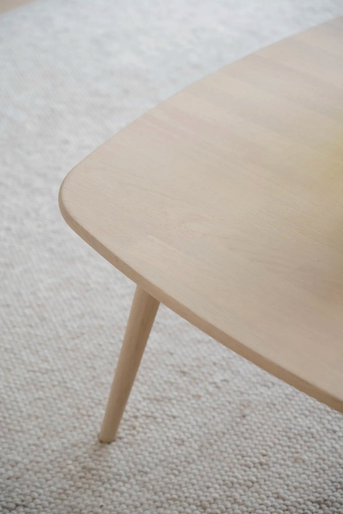 
Massivholz Couchtisch „Tompkins“ 90 x 90 cm - Eiche hell